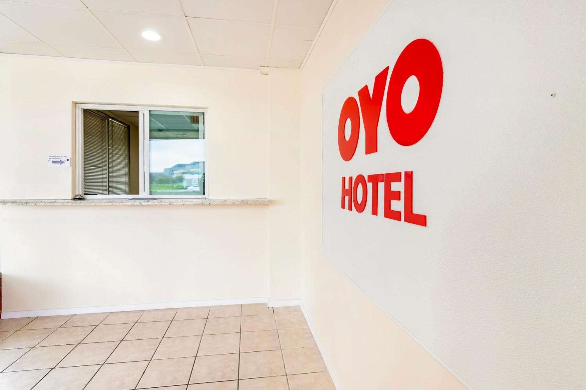 Oyo Hotel San Antonio Lackland Afb Seaworld Hwy 90 W Exterior photo
