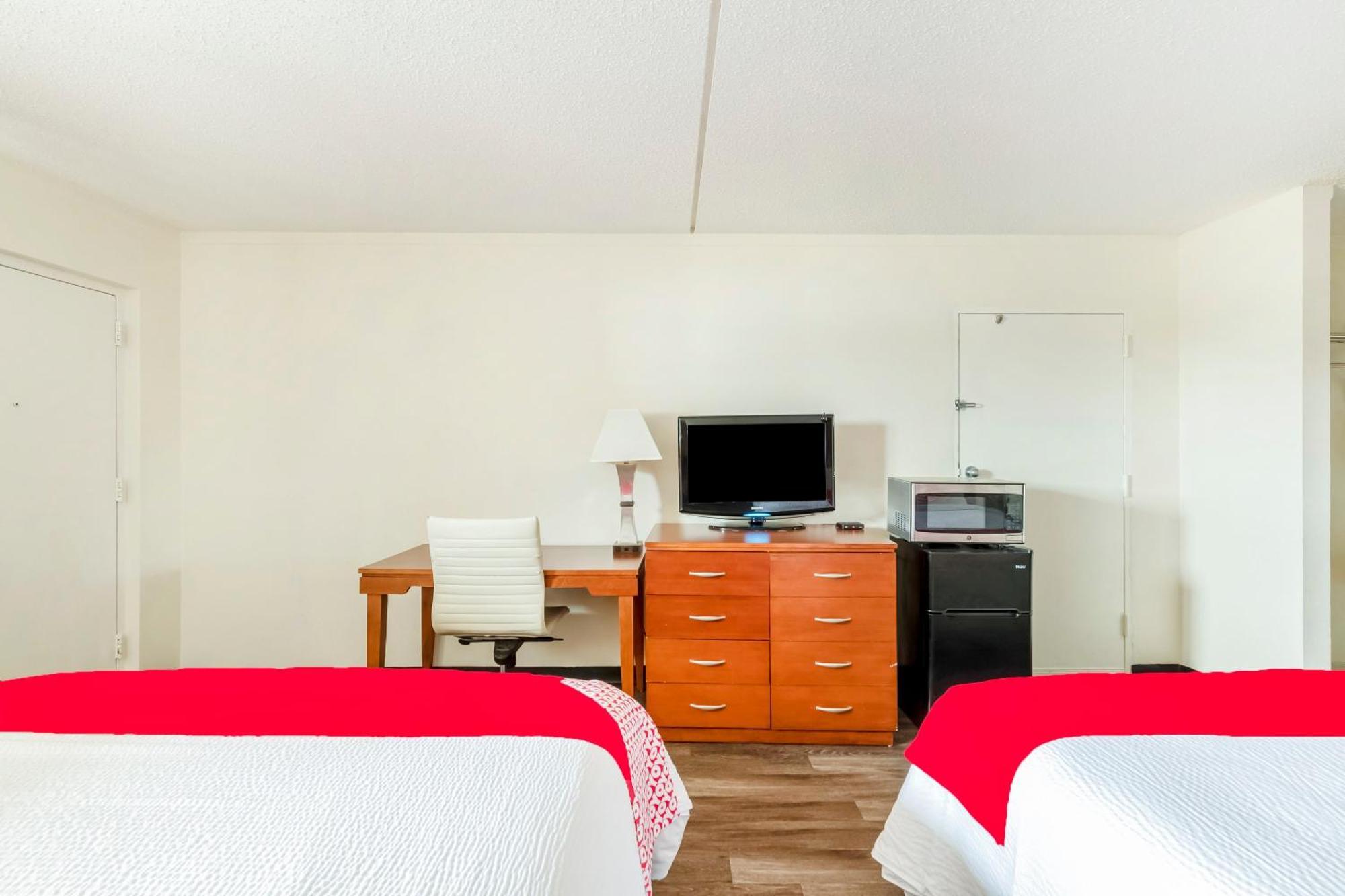 Oyo Hotel San Antonio Lackland Afb Seaworld Hwy 90 W Exterior photo