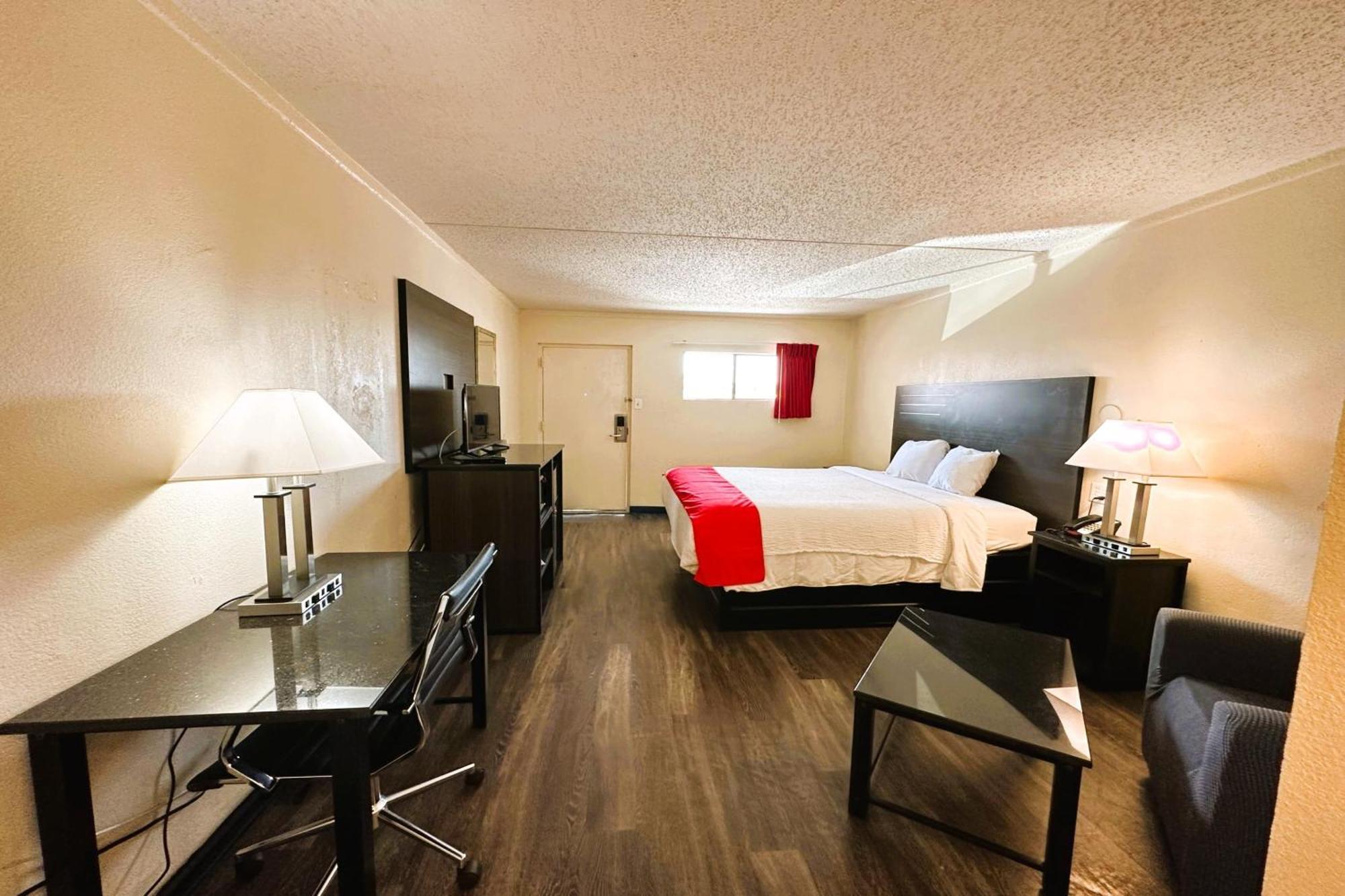 Oyo Hotel San Antonio Lackland Afb Seaworld Hwy 90 W Exterior photo