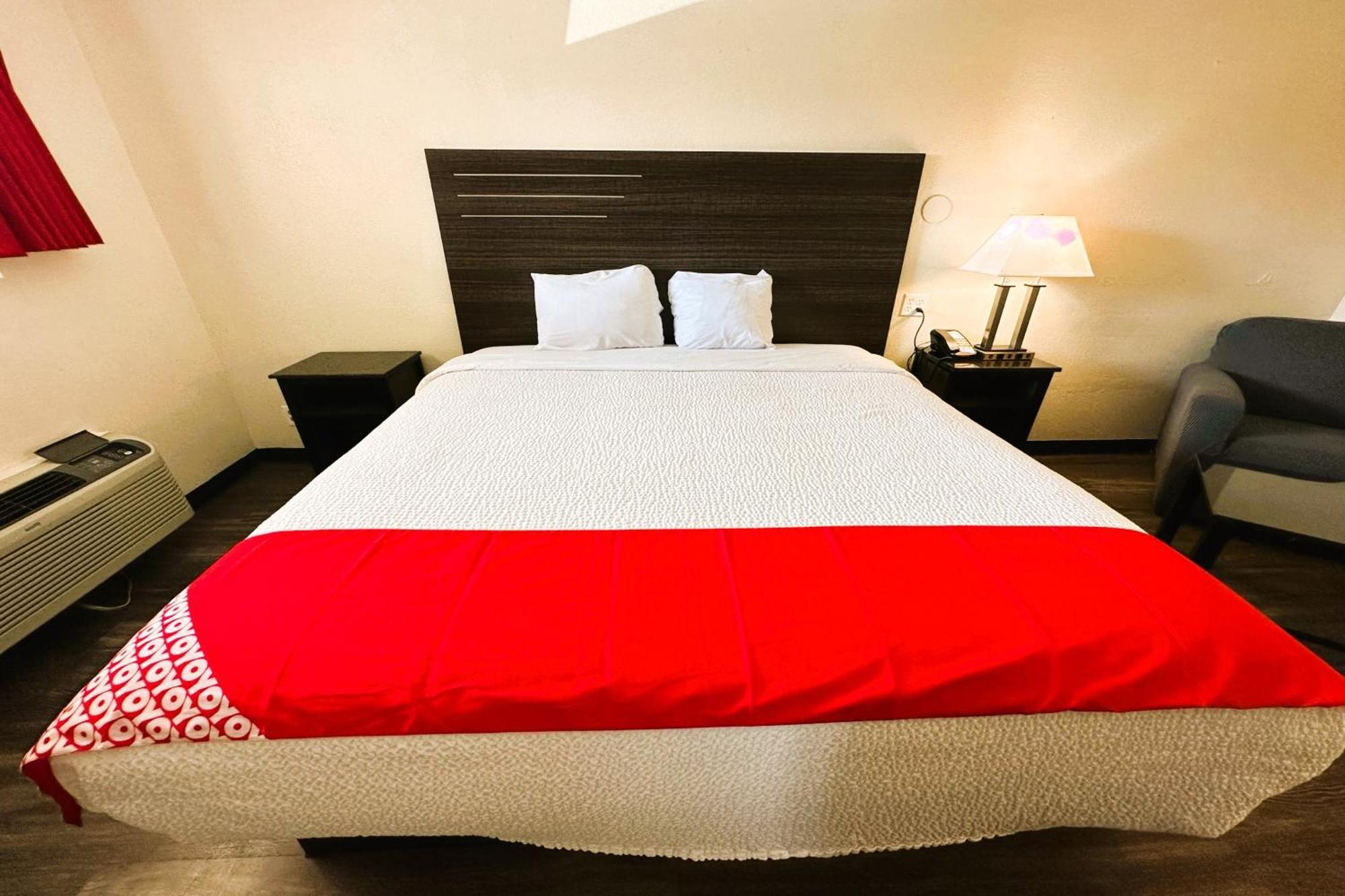 Oyo Hotel San Antonio Lackland Afb Seaworld Hwy 90 W Exterior photo
