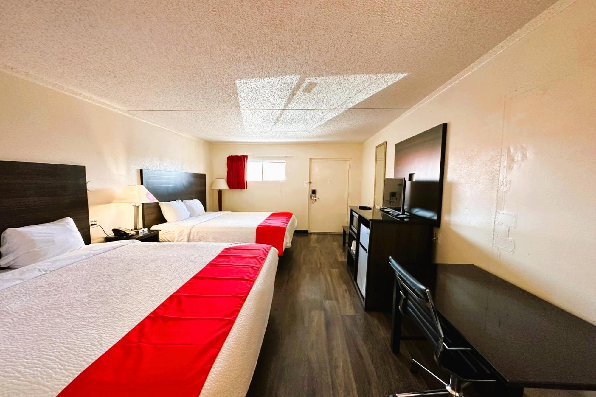 Oyo Hotel San Antonio Lackland Afb Seaworld Hwy 90 W Exterior photo