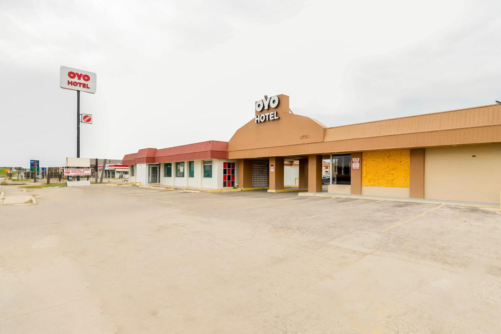 Oyo Hotel San Antonio Lackland Afb Seaworld Hwy 90 W Exterior photo