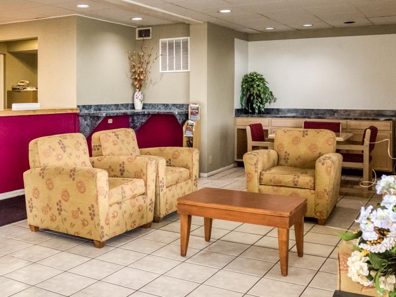 Oyo Hotel San Antonio Lackland Afb Seaworld Hwy 90 W Exterior photo